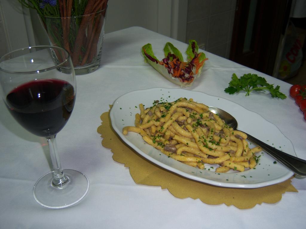 Agriturismo Lo Sgorzolo 佩尔戈拉 外观 照片
